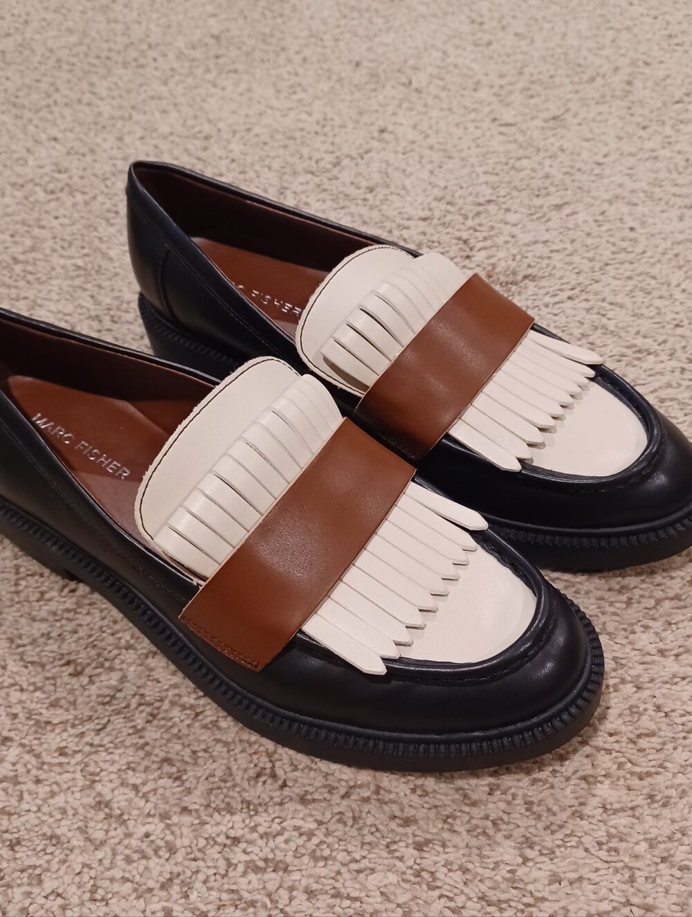 Marc Fisher Calixy two-tone loafer shoes. Womens Size 7.5